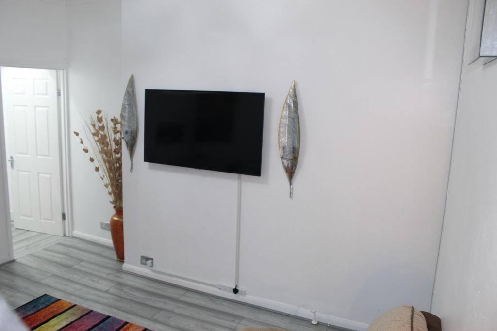 2 Bed 1St Floor Apartment-Own Entrance & Parking Portsmouth Exteriör bild