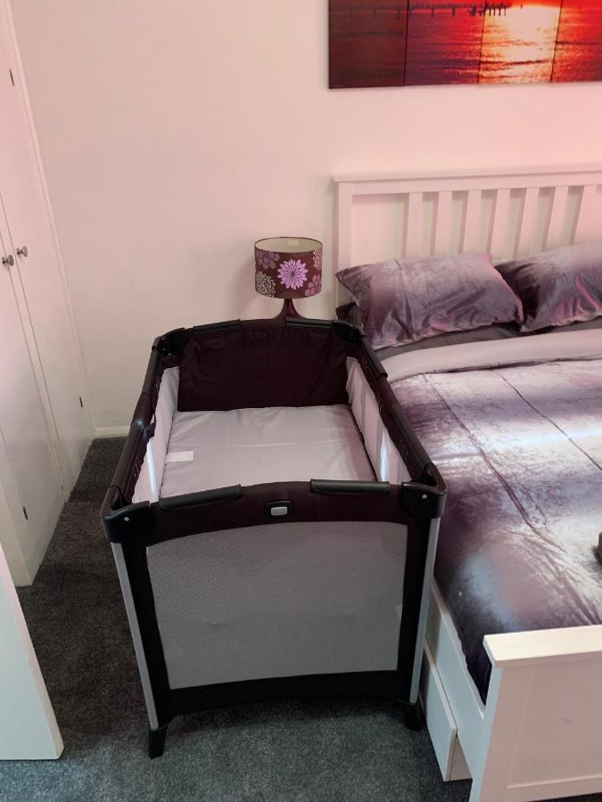 2 Bed 1St Floor Apartment-Own Entrance & Parking Portsmouth Exteriör bild