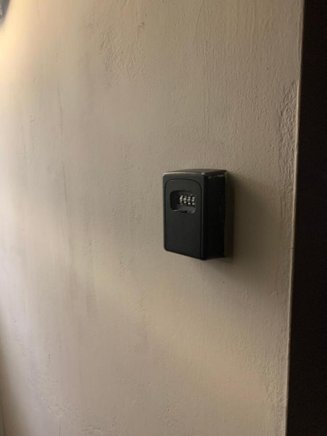 2 Bed 1St Floor Apartment-Own Entrance & Parking Portsmouth Exteriör bild