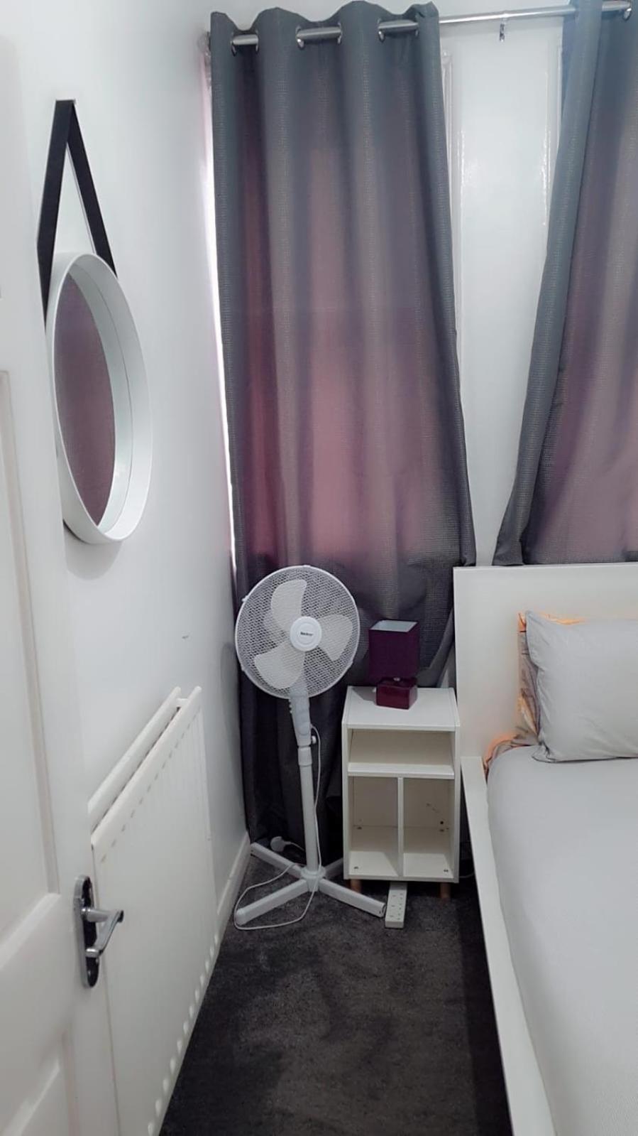 2 Bed 1St Floor Apartment-Own Entrance & Parking Portsmouth Exteriör bild